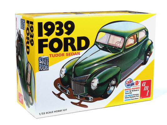 AMT 1939 Ford Sedan Street Rod Series 1:25 Scale Model Kit