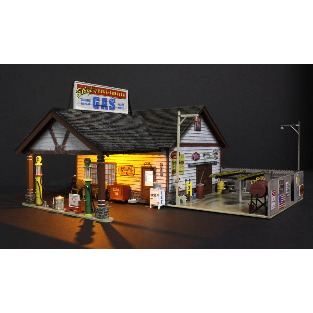 Woodland Scenics O Scale Ethyl's Gas & Service Built-&-Ready